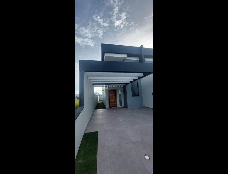 Casa no Bairro Campeche em Florianópolis com 3 Dormitórios (1 suíte) e 160 m² - 19950