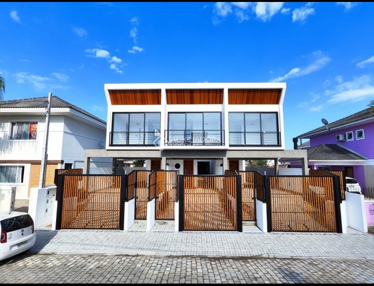 Casa no Bairro Campeche em Florianópolis com 3 Dormitórios (1 suíte) - 351286