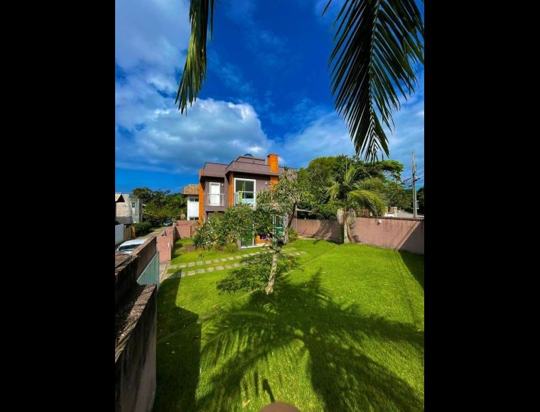 Casa no Bairro Campeche em Florianópolis com 3 Dormitórios (1 suíte) - 440367