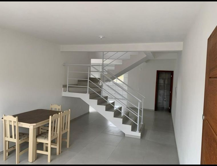 Casa no Bairro Campeche em Florianópolis com 3 Dormitórios (2 suítes) - 440064