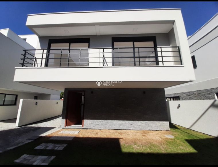 Casa no Bairro Campeche em Florianópolis com 3 Dormitórios (1 suíte) - 388257
