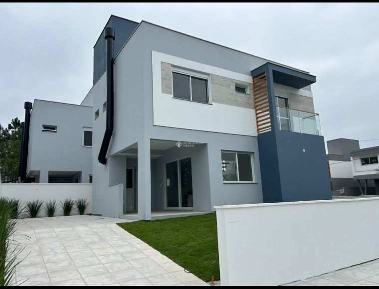 Casa no Bairro Campeche em Florianópolis com 3 Dormitórios (3 suítes) - 367346
