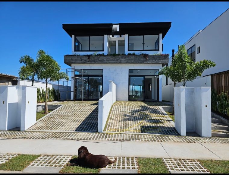 Casa no Bairro Campeche em Florianópolis com 3 Dormitórios (3 suítes) - 442517