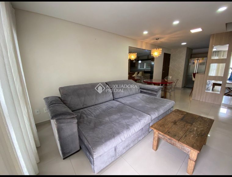 Casa no Bairro Campeche em Florianópolis com 3 Dormitórios (1 suíte) - 436761