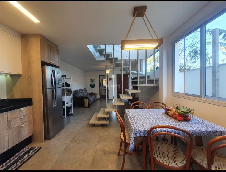 Casa no Bairro Campeche em Florianópolis com 2 Dormitórios (2 suítes) e 125.2 m² - 428628
