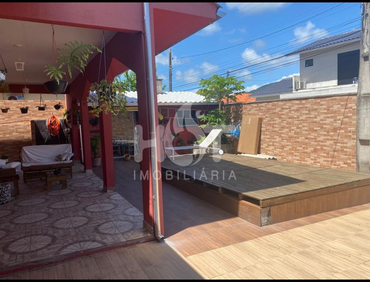 Casa no Bairro Campeche em Florianópolis com 3 Dormitórios (1 suíte) - 428228