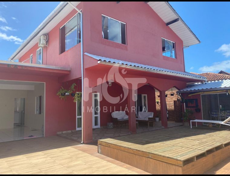 Casa no Bairro Campeche em Florianópolis com 3 Dormitórios (1 suíte) - 428228