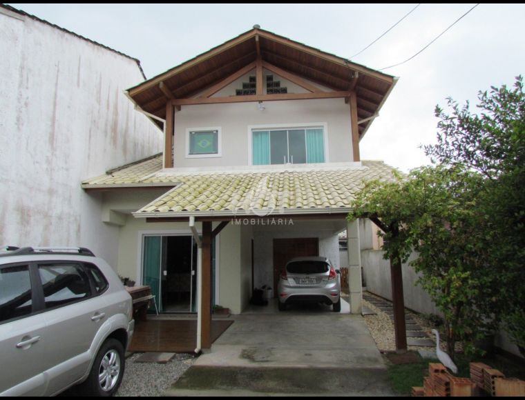 Casa no Bairro Campeche em Florianópolis com 4 Dormitórios (1 suíte) e 170 m² - 424666