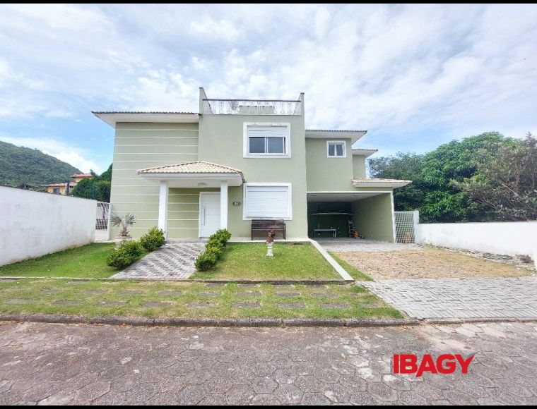 Casa no Bairro Campeche em Florianópolis com 3 Dormitórios (3 suítes) e 310 m² - 122248