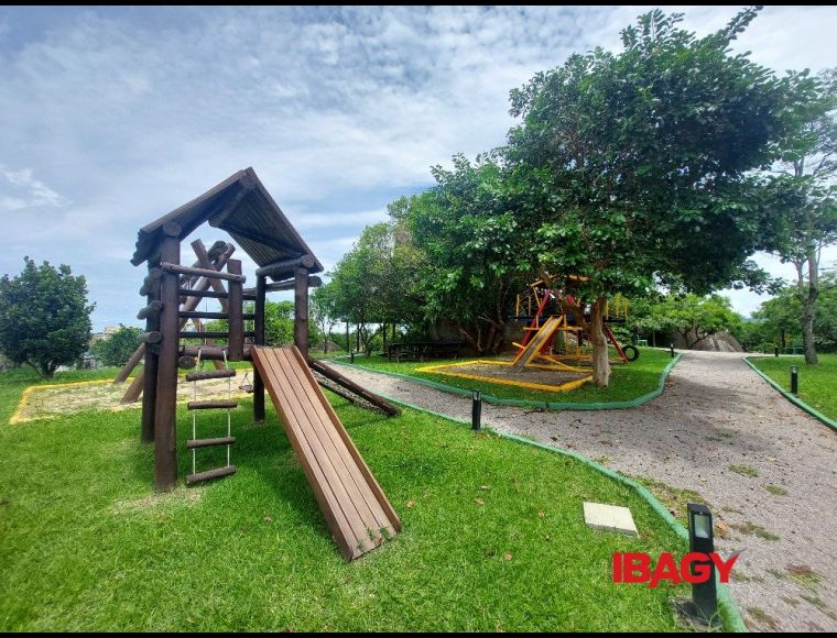 Casa no Bairro Campeche em Florianópolis com 4 Dormitórios (3 suítes) e 270 m² - 122247