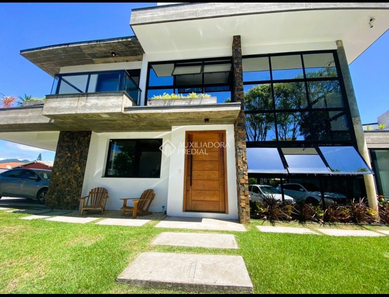 Casa no Bairro Campeche em Florianópolis com 3 Dormitórios (3 suítes) - 464849