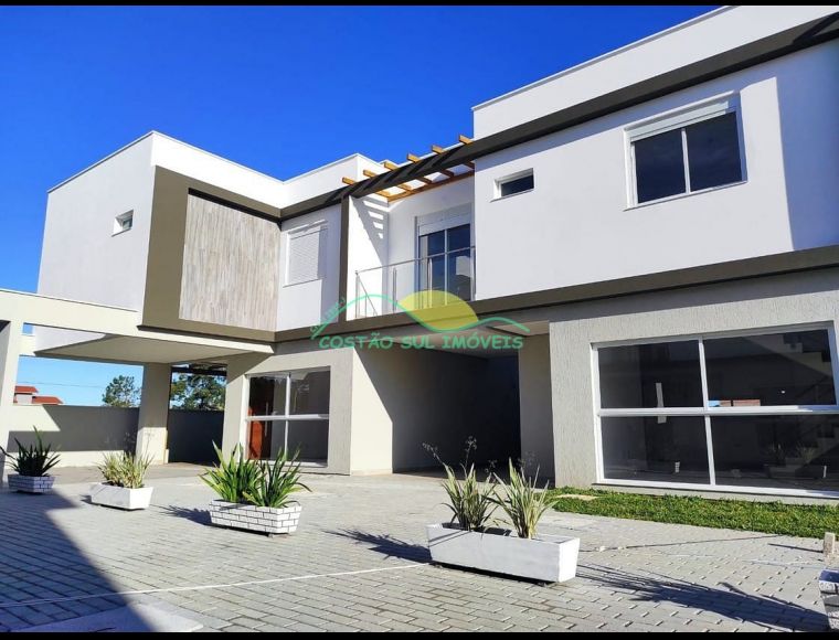 Casa no Bairro Campeche em Florianópolis com 3 Dormitórios (1 suíte) e 132.73 m² - CA0154_COSTAO