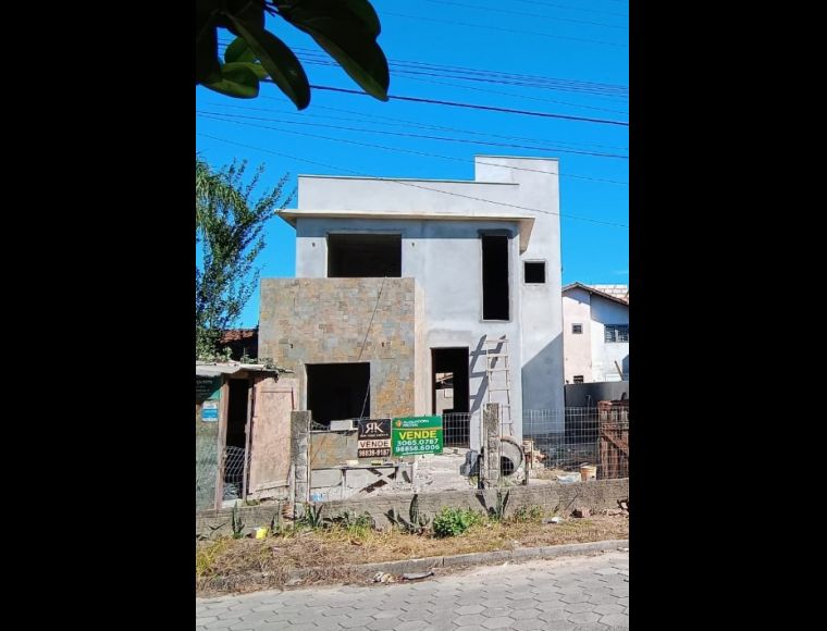 Casa no Bairro Campeche em Florianópolis com 4 Dormitórios (1 suíte) - 470023