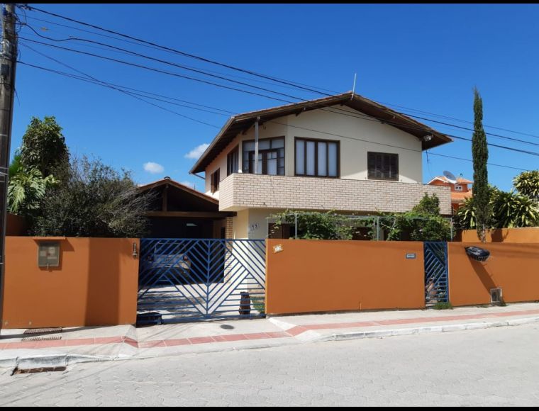 Casa no Bairro Campeche em Florianópolis com 5 Dormitórios (1 suíte) - 472537