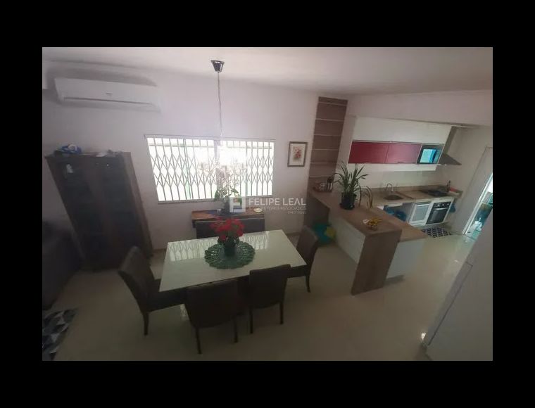 Casa no Bairro Campeche em Florianópolis com 3 Dormitórios (1 suíte) e 143 m² - 21465