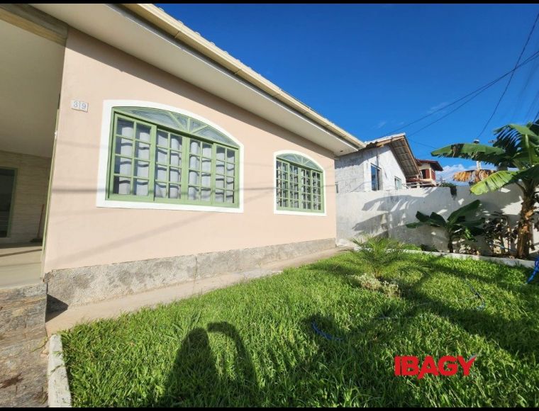 Casa no Bairro Campeche em Florianópolis com 3 Dormitórios e 120 m² - 123670