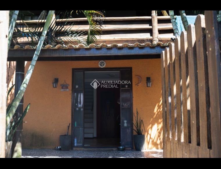 Casa no Bairro Campeche em Florianópolis com 4 Dormitórios (2 suítes) - 472888