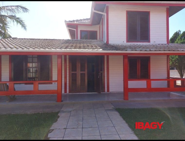Casa no Bairro Campeche em Florianópolis com 3 Dormitórios (1 suíte) - 123686