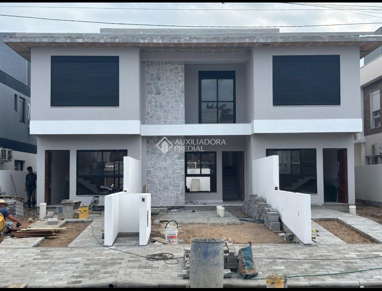 Casa no Bairro Campeche em Florianópolis com 3 Dormitórios (1 suíte) - 655892