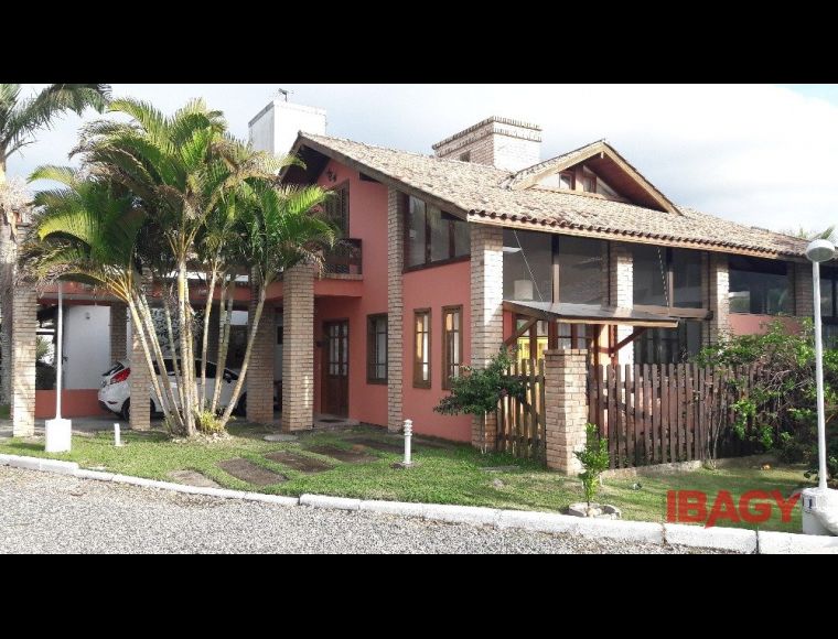 Casa no Bairro Campeche em Florianópolis com 2 Dormitórios (2 suítes) e 219.83 m² - 105954