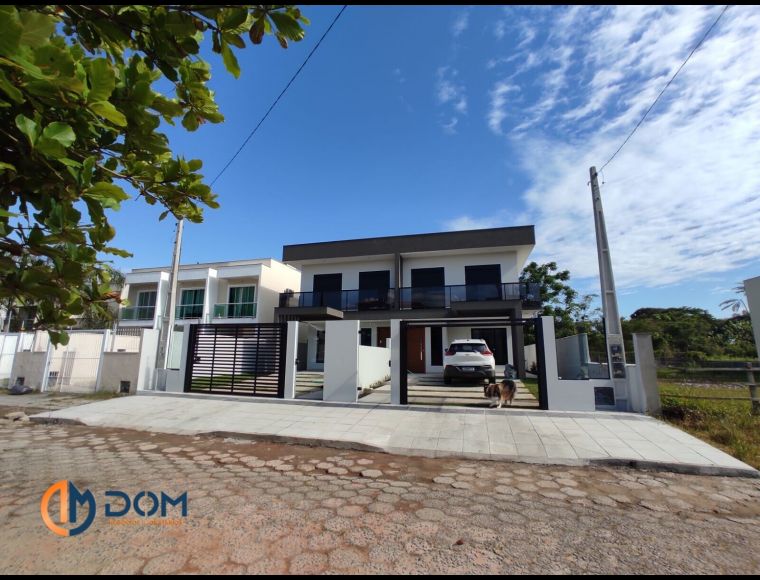 Casa no Bairro Canasvieiras em Florianópolis com 3 Dormitórios (1 suíte) e 150 m² - 350
