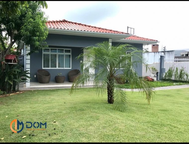 Casa no Bairro Canasvieiras em Florianópolis com 9 Dormitórios (2 suítes) e 900 m² - 827