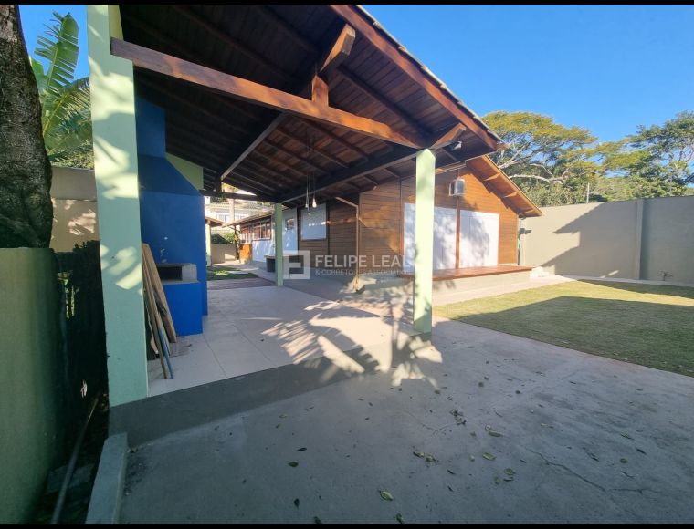 Casa no Bairro Canasvieiras em Florianópolis com 3 Dormitórios (1 suíte) e 241 m² - 20605