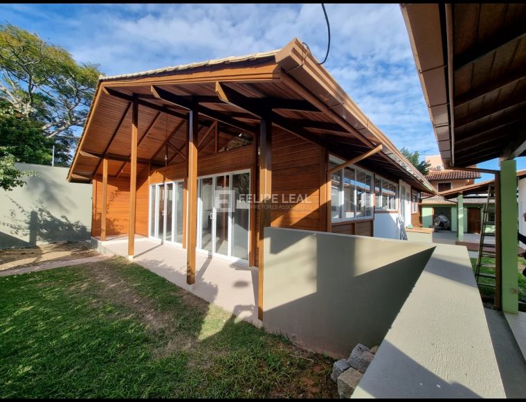 Casa no Bairro Canasvieiras em Florianópolis com 3 Dormitórios (1 suíte) e 241 m² - 20605