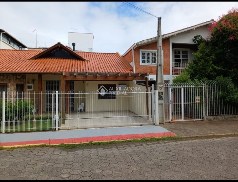 Casa no Bairro Canasvieiras em Florianópolis com 4 Dormitórios (4 suítes) - 470252