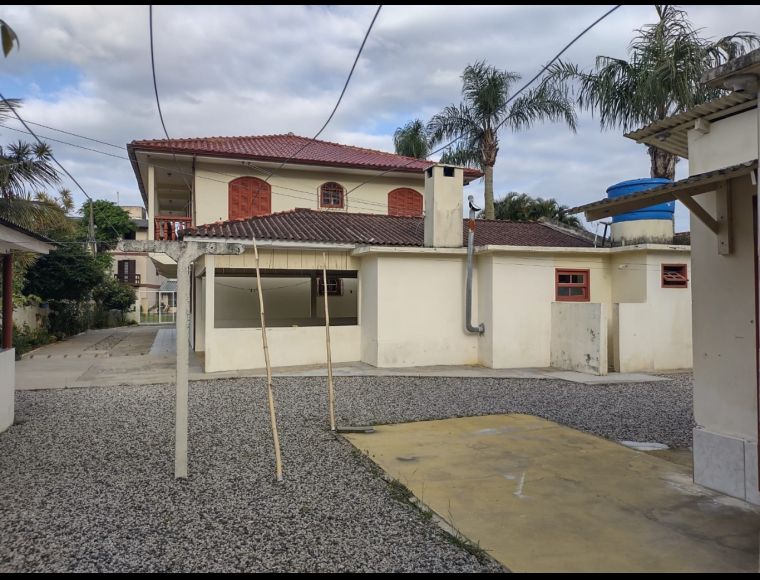 Casa no Bairro Canasvieiras em Florianópolis com 7 Dormitórios - 587653