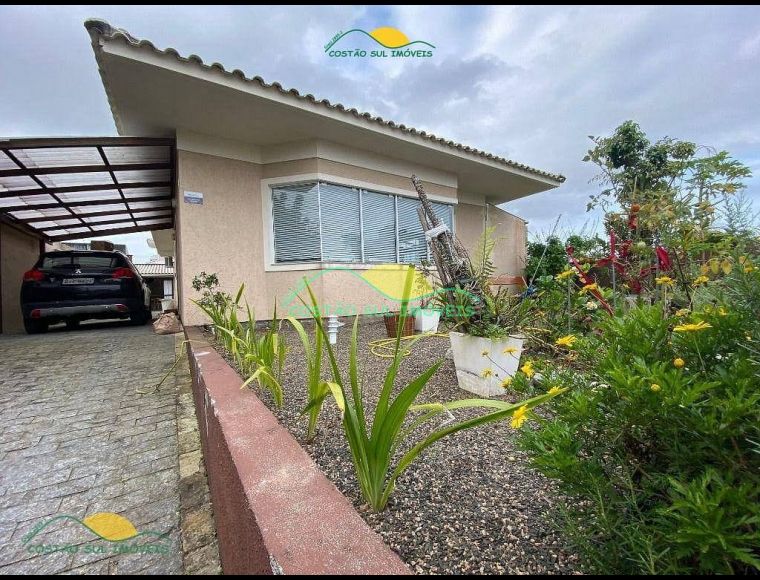 Casa no Bairro Carianos em Florianópolis com 3 Dormitórios (2 suítes) e 141.33 m² - CA0057_COSTAO