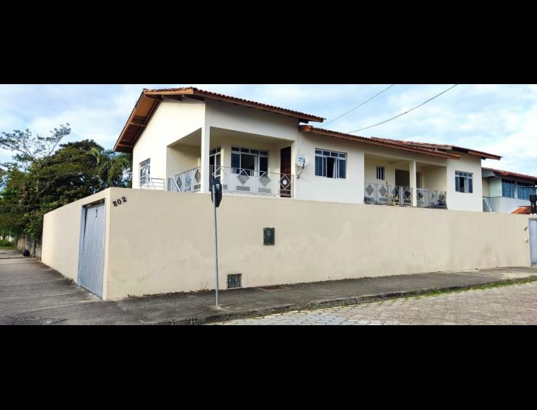 Casa no Bairro Carianos em Florianópolis com 6 Dormitórios - 449268