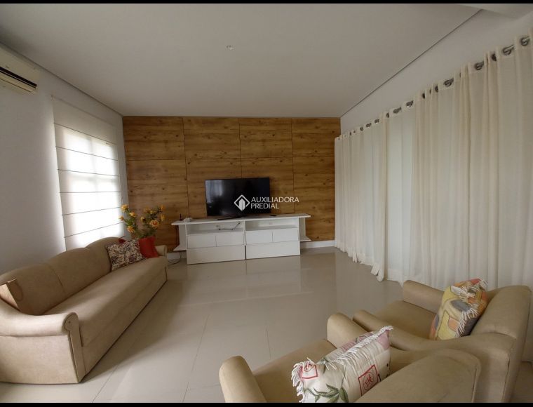 Casa no Bairro Carianos em Florianópolis com 4 Dormitórios (1 suíte) - 369236