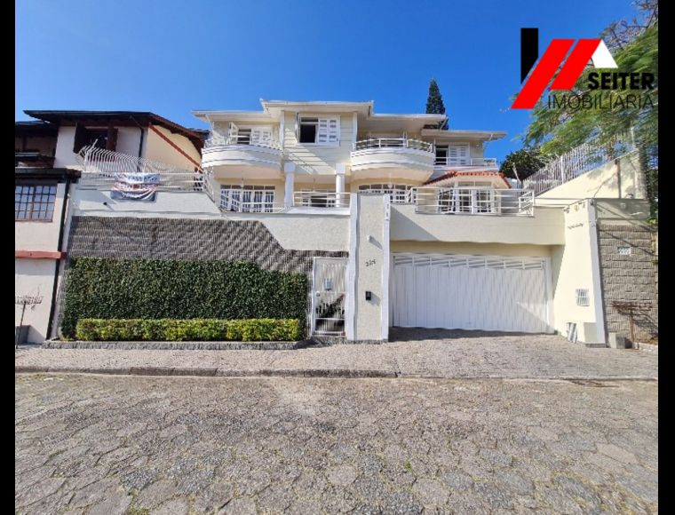 Casa no Bairro Carvoeira em Florianópolis com 4 Dormitórios (2 suítes) - CA00241V