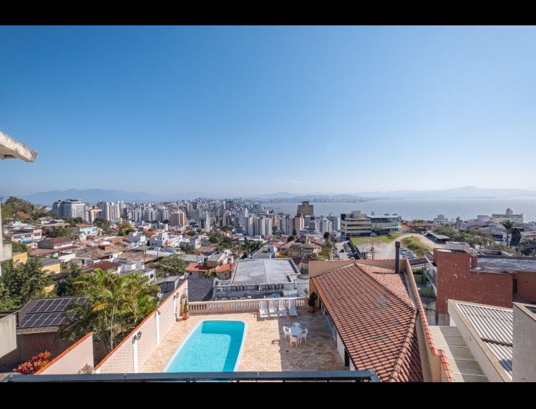 Casa no Bairro Centro em Florianópolis com 4 Dormitórios (1 suíte) - RMX1312
