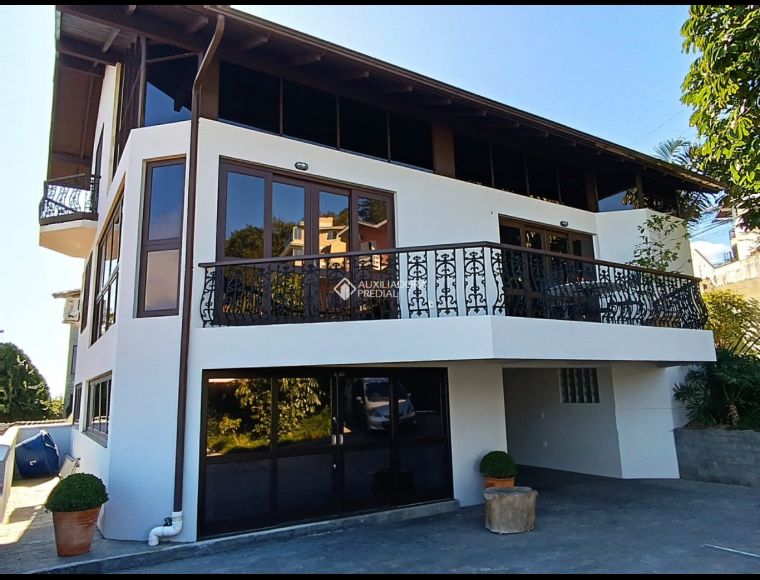 Casa no Bairro Centro em Florianópolis com 4 Dormitórios (4 suítes) - 392218