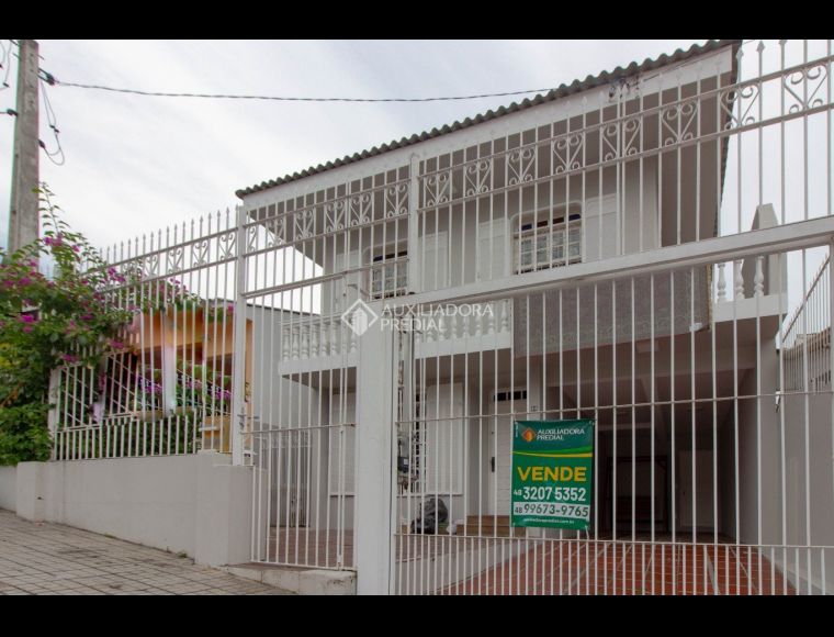 Casa no Bairro Centro em Florianópolis com 4 Dormitórios (1 suíte) - 370618