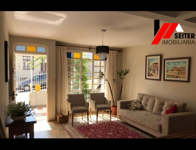 Casa no Bairro Centro em Florianópolis com 4 Dormitórios (1 suíte) e 191.25 m² - CA00265V