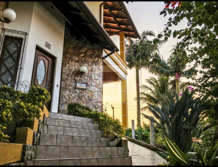 Casa no Bairro Coqueiros em Florianópolis com 4 Dormitórios (1 suíte) e 300 m² - 1859