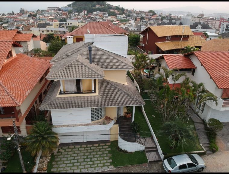 Casa no Bairro Coqueiros em Florianópolis com 3 Dormitórios (1 suíte) e 374 m² - 2458-V