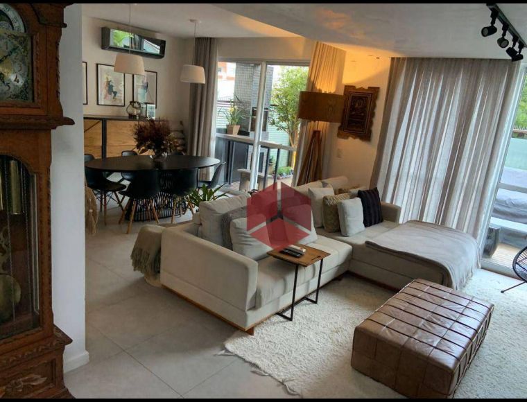 Casa no Bairro Córrego Grande em Florianópolis com 3 Dormitórios (3 suítes) e 207 m² - CA0663