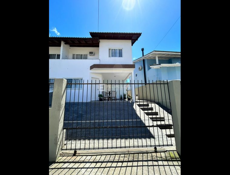 Casa no Bairro Córrego Grande em Florianópolis com 3 Dormitórios (1 suíte) e 125 m² - 20908