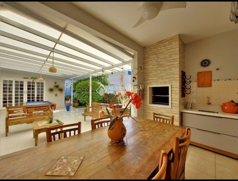 Casa no Bairro Córrego Grande em Florianópolis com 4 Dormitórios (2 suítes) - 469407