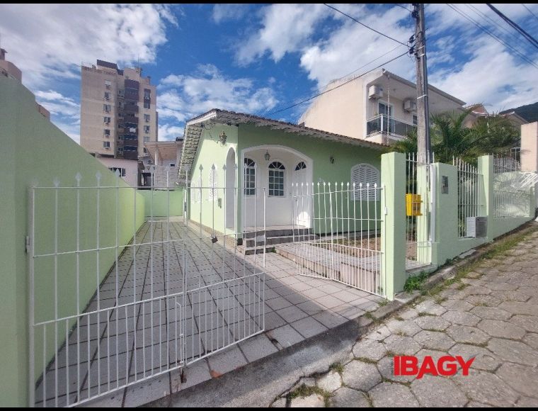 Casa no Bairro Costeira do Pirajubaé em Florianópolis com 3 Dormitórios (1 suíte) e 160 m² - 77677