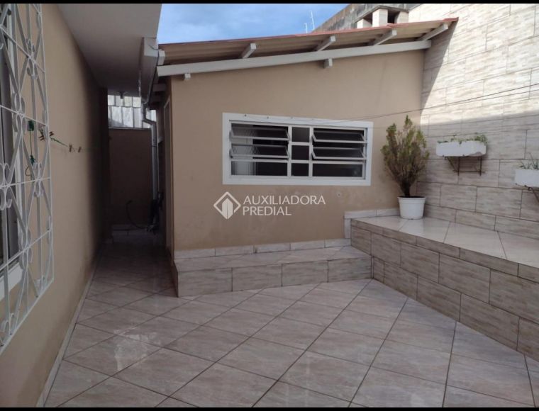 Casa no Bairro Estreito em Florianópolis com 3 Dormitórios (1 suíte) - 451718