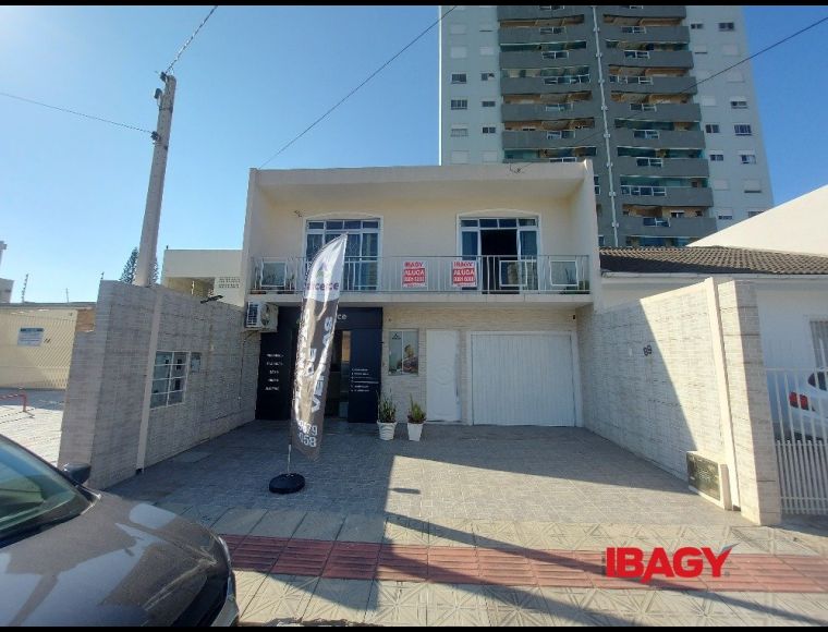 Casa no Bairro Estreito em Florianópolis com 3 Dormitórios (1 suíte) e 120 m² - 123253
