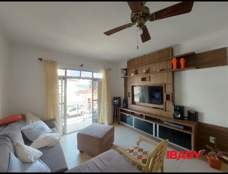 Casa no Bairro Estreito em Florianópolis com 3 Dormitórios (1 suíte) e 120 m² - 123253
