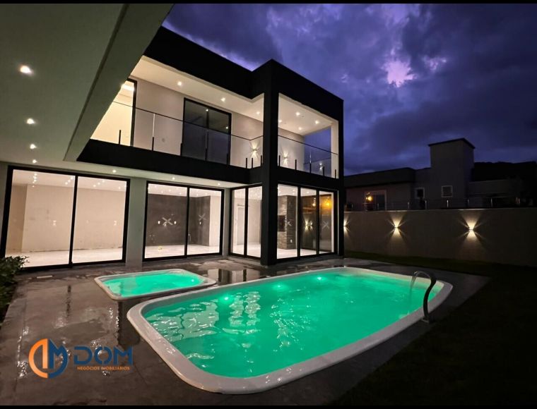 Casa no Bairro Ingleses em Florianópolis com 3 Dormitórios (3 suítes) e 354 m² - CA0698