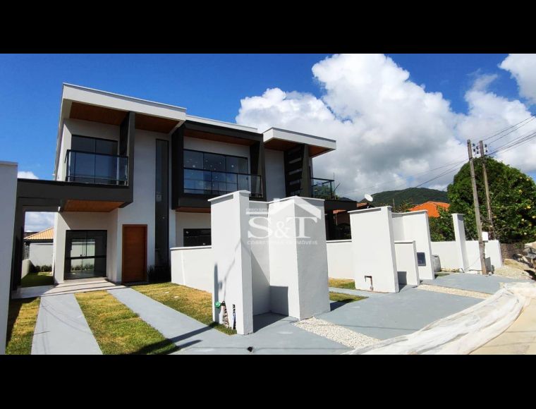 Casa no Bairro Ingleses em Florianópolis com 3 Dormitórios (1 suíte) e 126 m² - SO0262