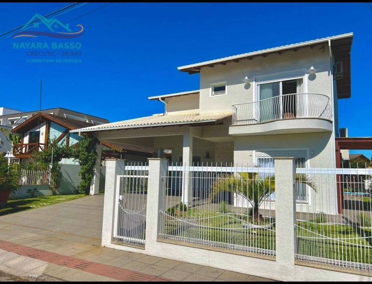 Casa no Bairro Ingleses em Florianópolis com 3 Dormitórios (2 suítes) e 251 m² - CA0934